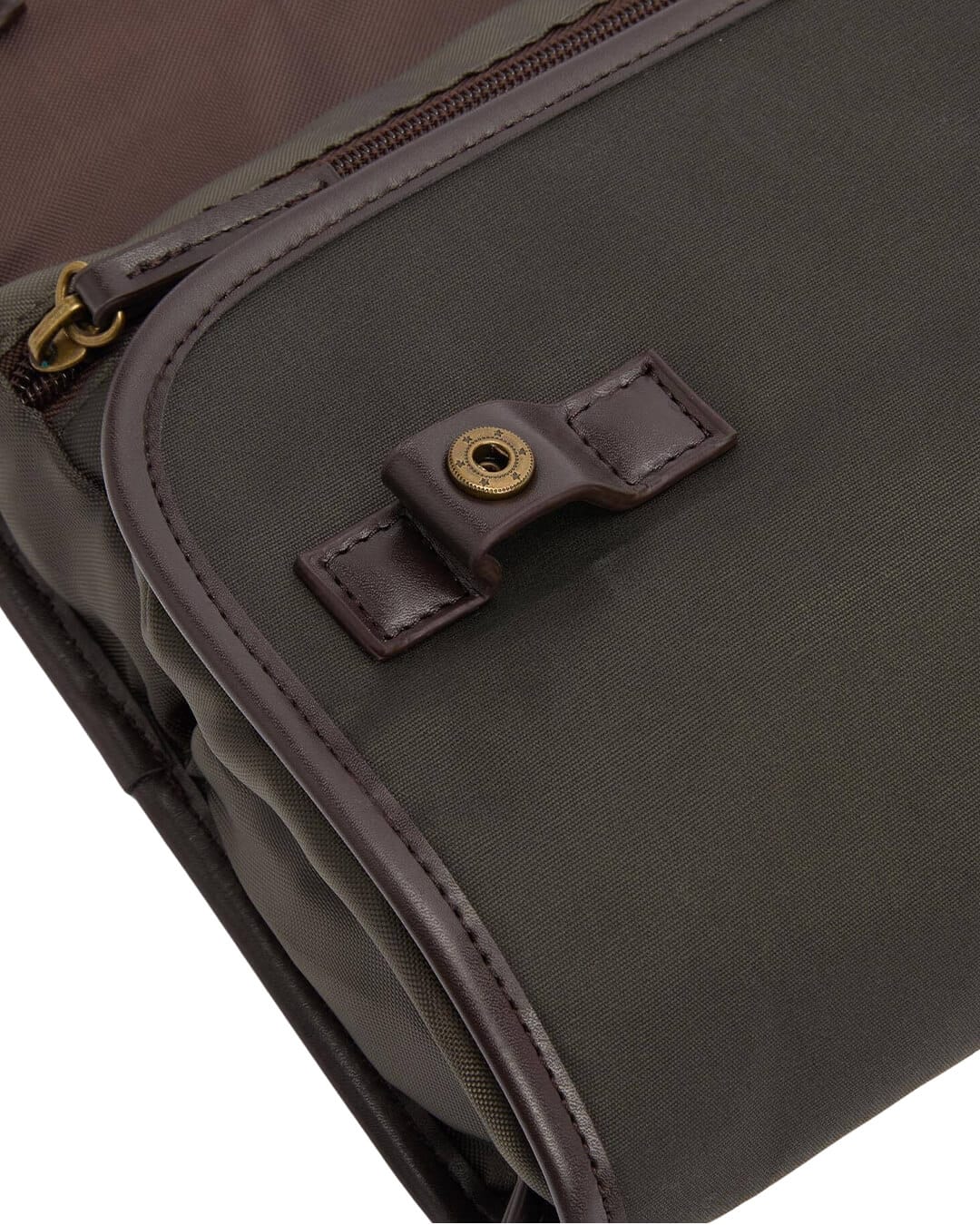 Barbour Bags ONE Barbour Olive Wax Hanging Washbag Ol51 Olive Beacon