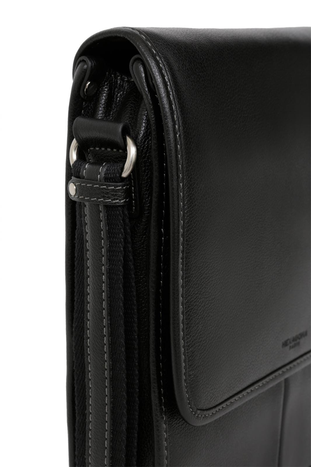 Hexagona Bags ONE Hexagona Black Leather Messenger Satchel